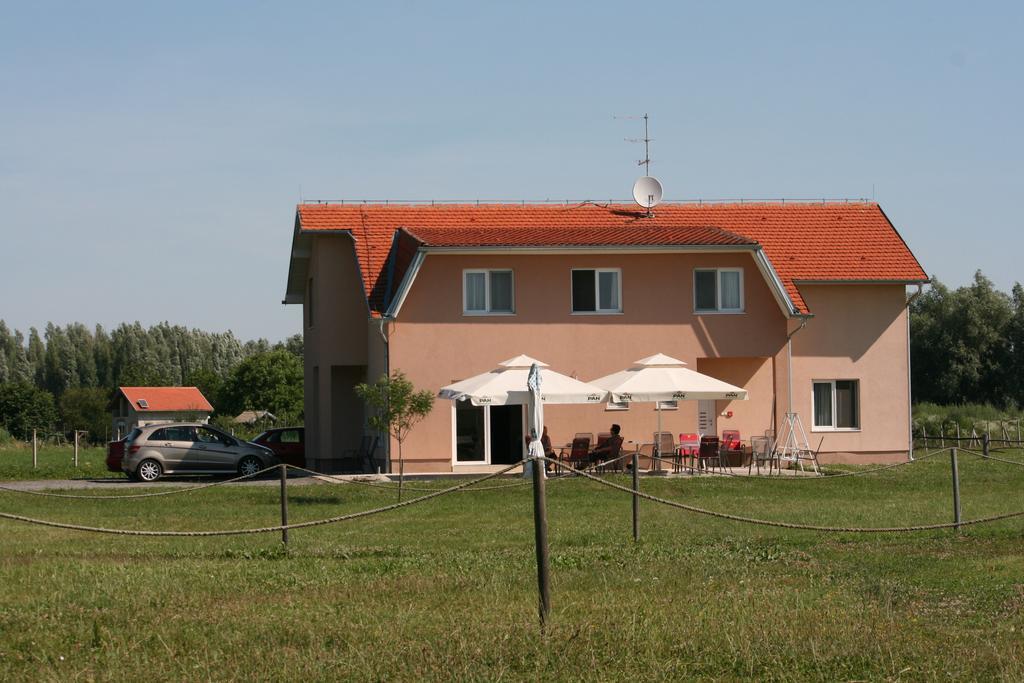Guesthouse Capistro Bilje Exterior photo